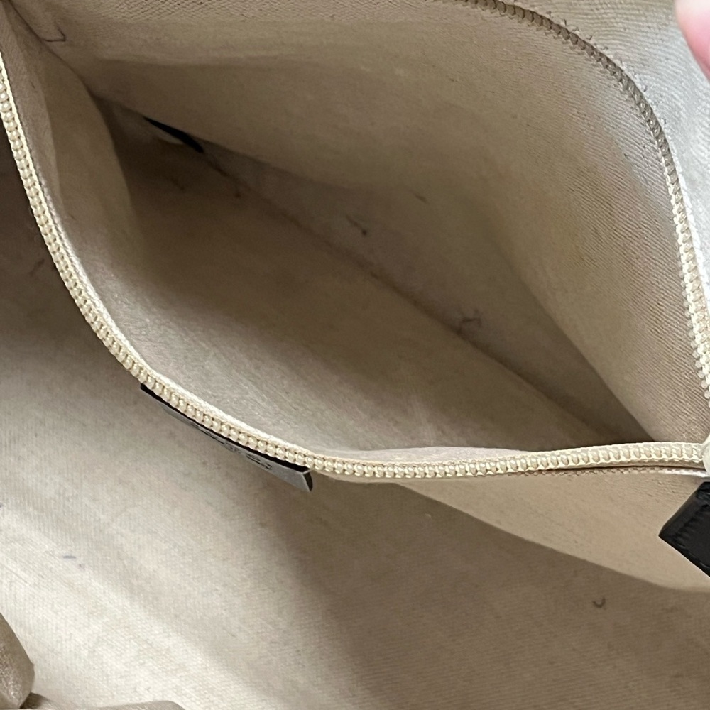 Authentic Gucci Messenger Bag - Picture 8 of 16